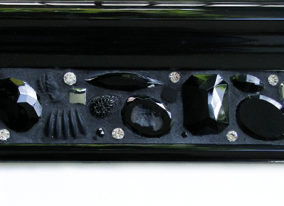Mosaikbordüre 5 cm mit schwarzen Glasschmucksteinen, schwarz ausgefugt, Aussen-und Innenbordüre aus Keramik
